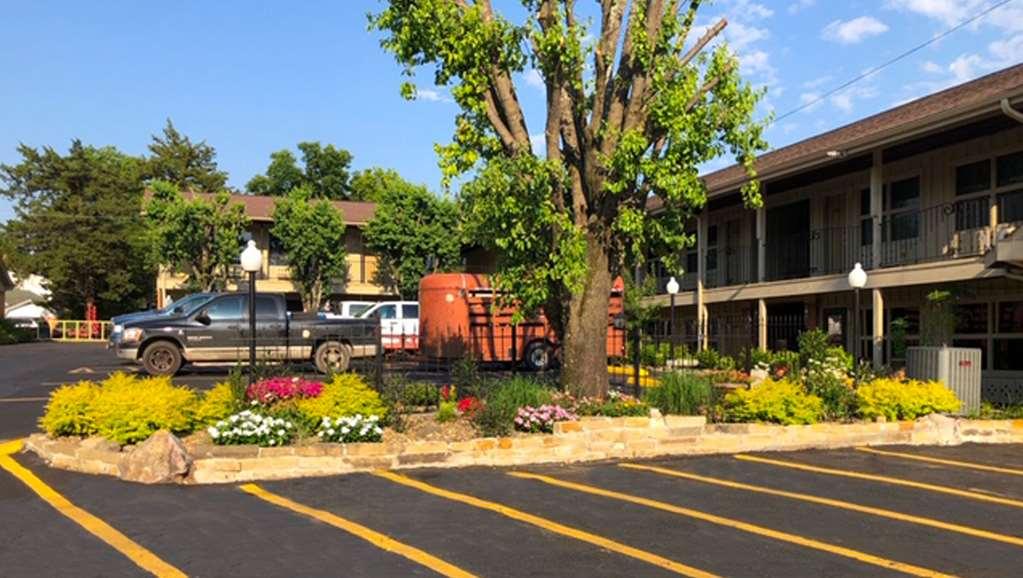 Charles Wesley Motor Lodge Downtown Broken Bow- Hochatown Экстерьер фото