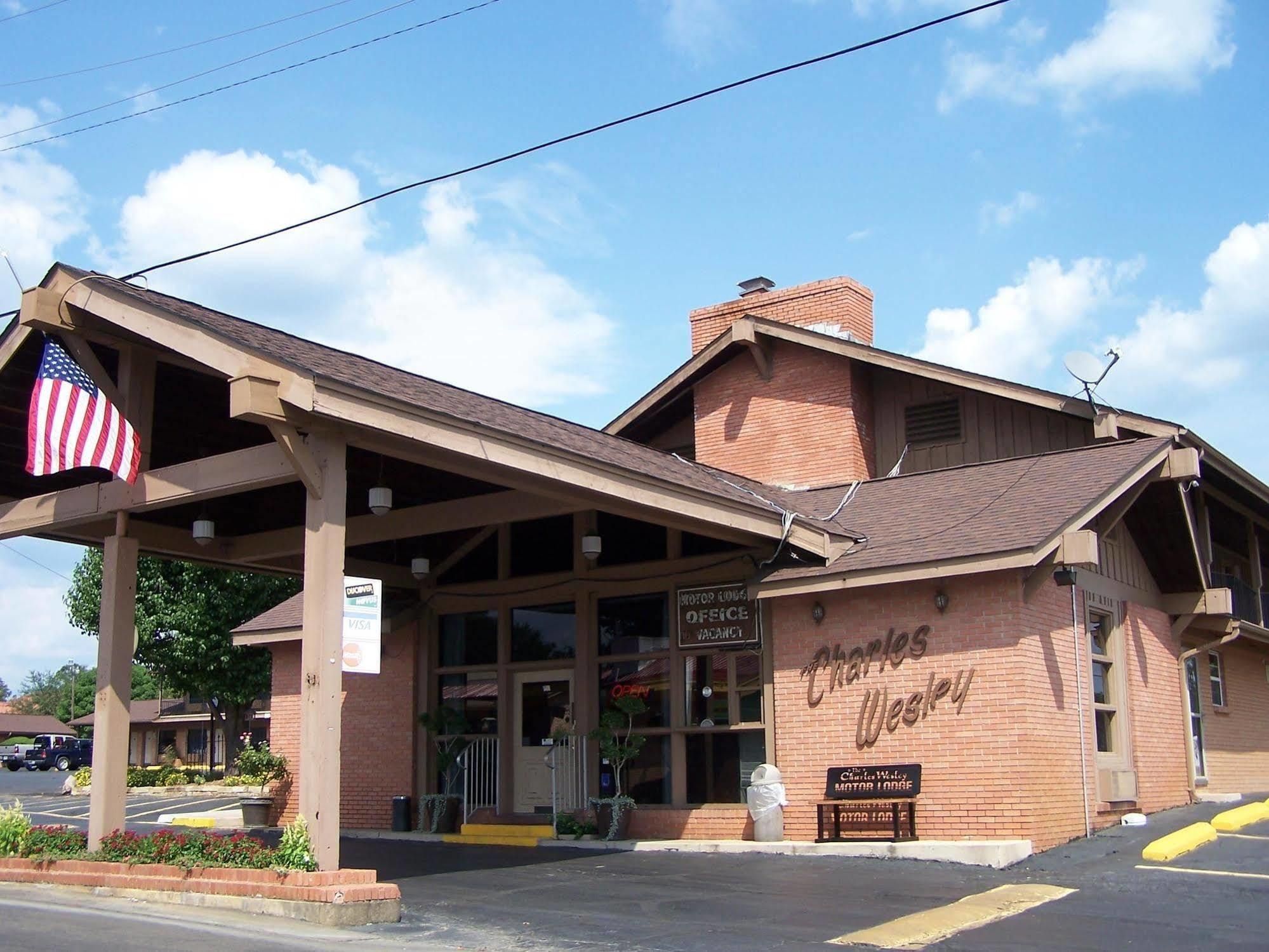 Charles Wesley Motor Lodge Downtown Broken Bow- Hochatown Экстерьер фото