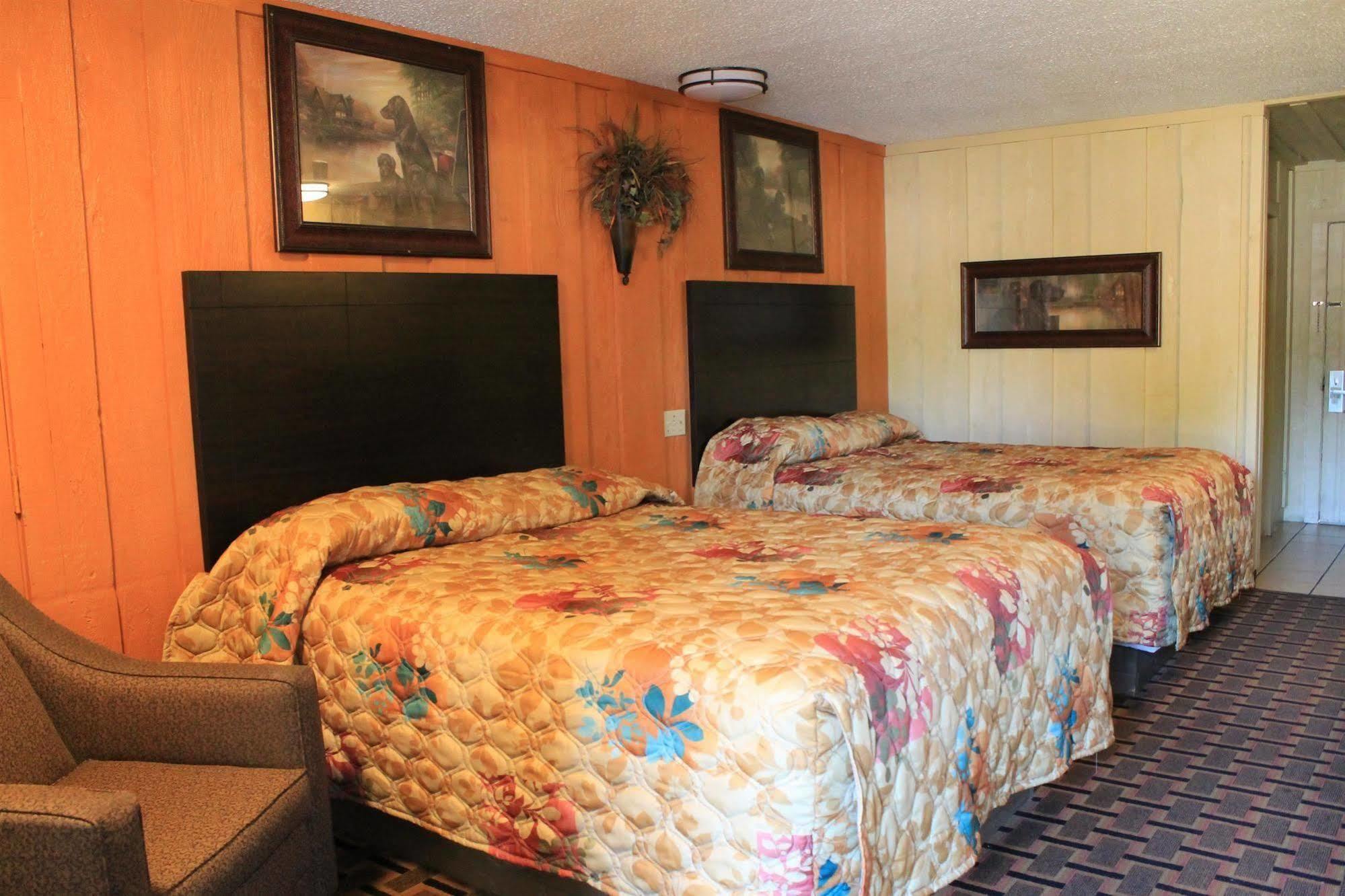 Charles Wesley Motor Lodge Downtown Broken Bow- Hochatown Экстерьер фото