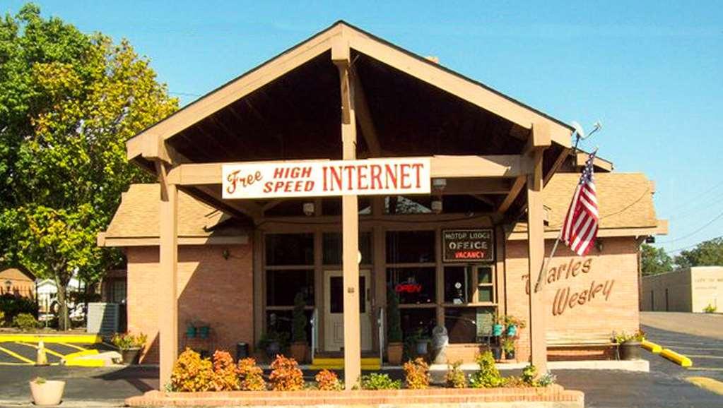 Charles Wesley Motor Lodge Downtown Broken Bow- Hochatown Экстерьер фото
